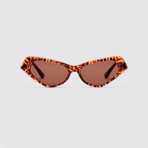 NWOT CHARLOTTE MERCY Oshawa Sunglasses in
Brown Leopard Emery